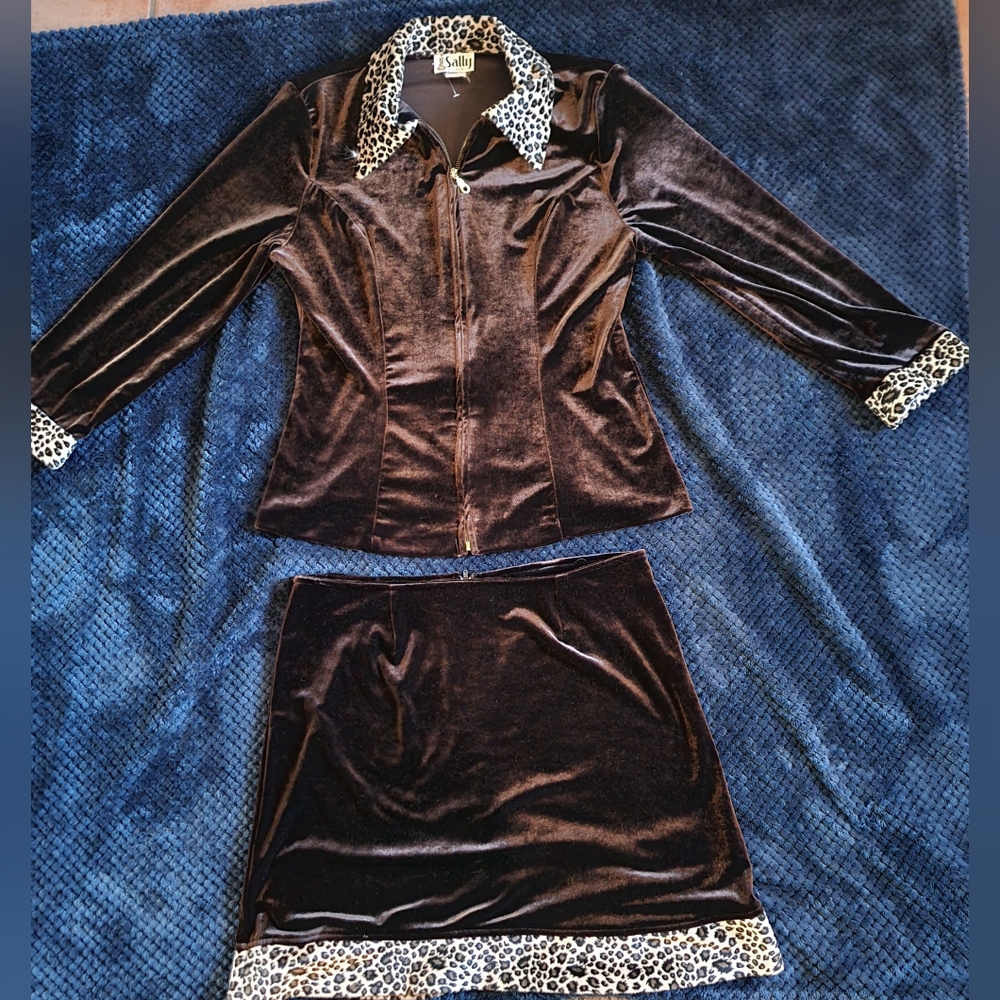 Vintage 1960's Sally USA Rare brown Velvet top & Leopard skirt set.